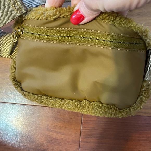 Lululemon everywhere belt bag 2L - Picture 5 of 10